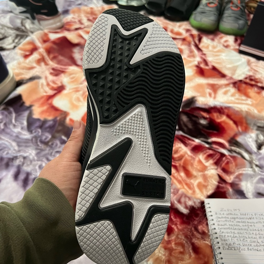 Puma Men's Black and White Sneakers